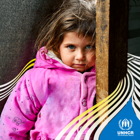 UNHCR-Vestiti-caldi-per-una-bimba-rifugiata